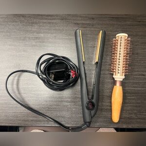Chi® Original Ceramic Styling Iron 1" + brush